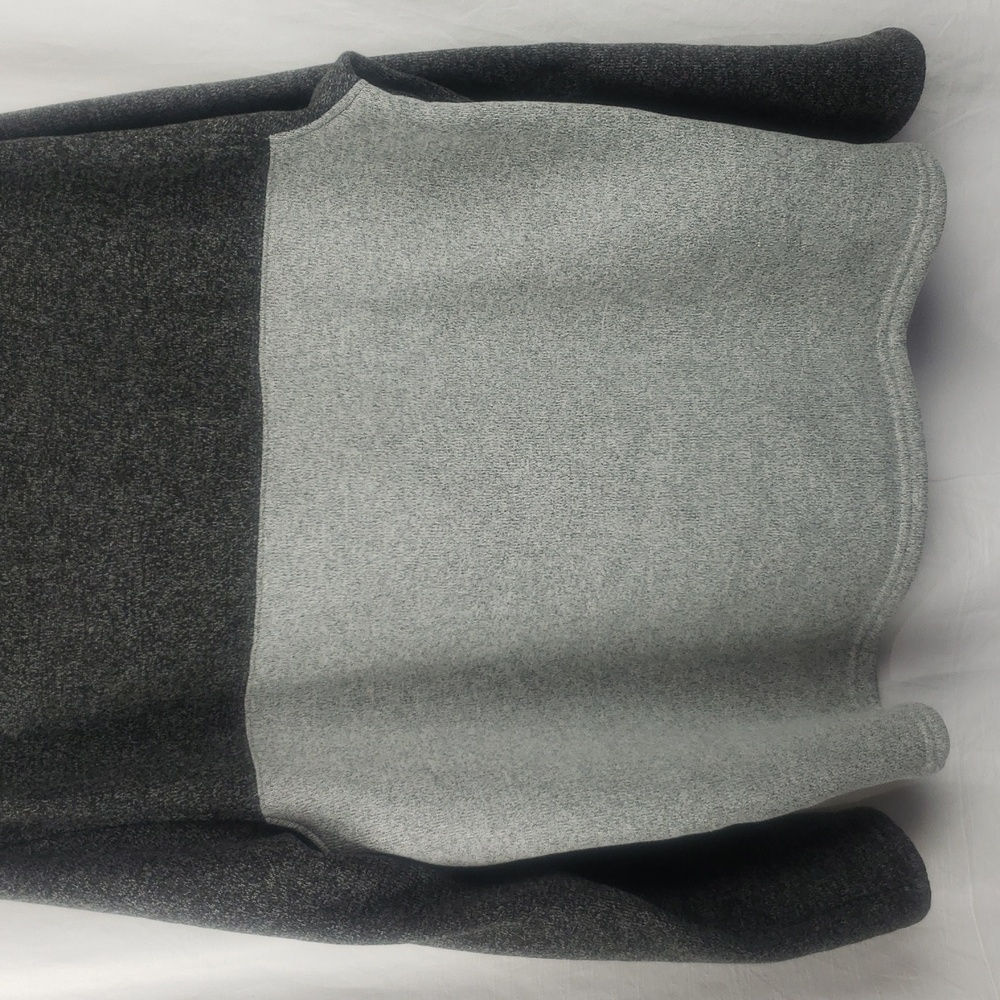 Izod Men's XL Two-Tone Gray Colorblock 1/4 Zip-Up Thermasoft Fleece Sweater - Picture 10 of 11